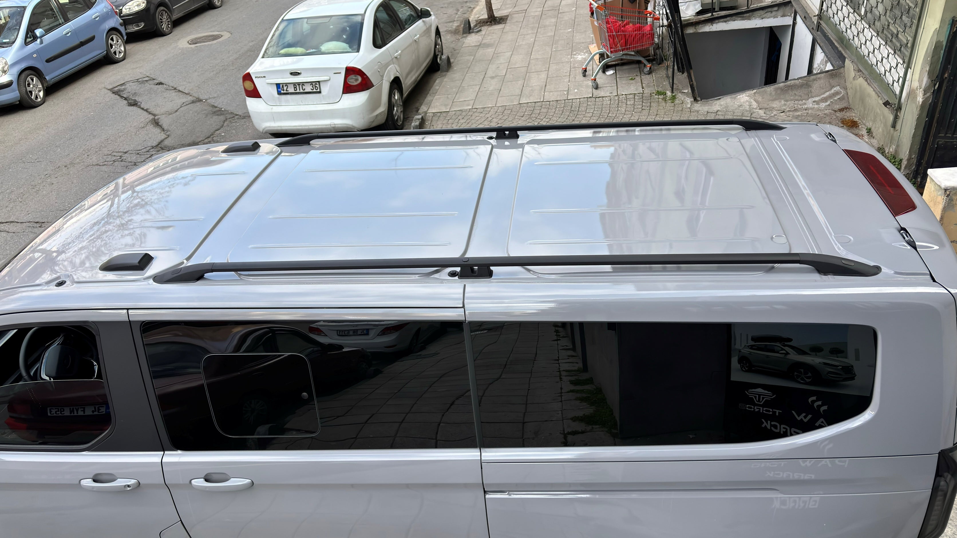 For Volkswagen Transporter T7 SWB (2025-2026) Roof Side Rails – Plus Model, Aluminum Black For Volkswagen Transporter T7 SWB (2025-2026) Roof Side Rails – Plus Model, Aluminum Black